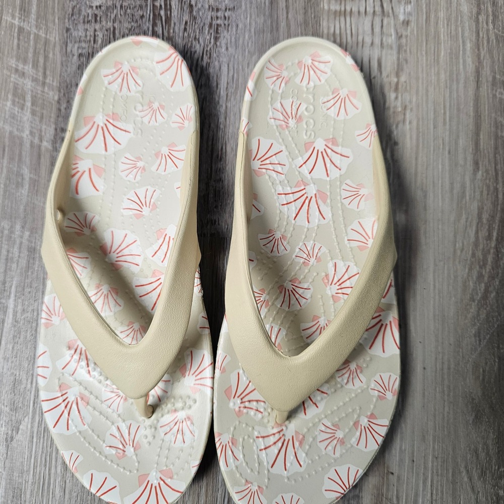 Crocs Women Shell Print Kadee II Flip Flop Sandal 7 Beige Coastal Beach 204231